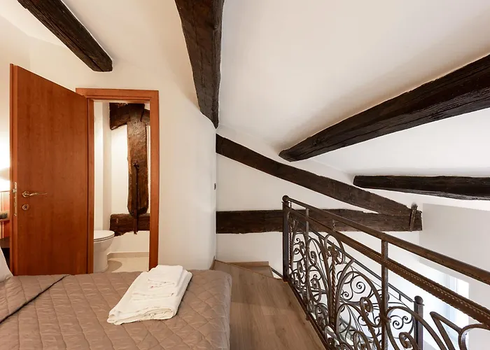 Dimora Cardinal Moroni Гостевой дом 4*